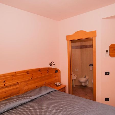 Hotel Vittoria Riva del Garda Ruang foto
