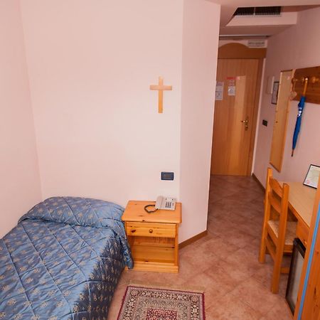 Hotel Vittoria Riva del Garda Ruang foto