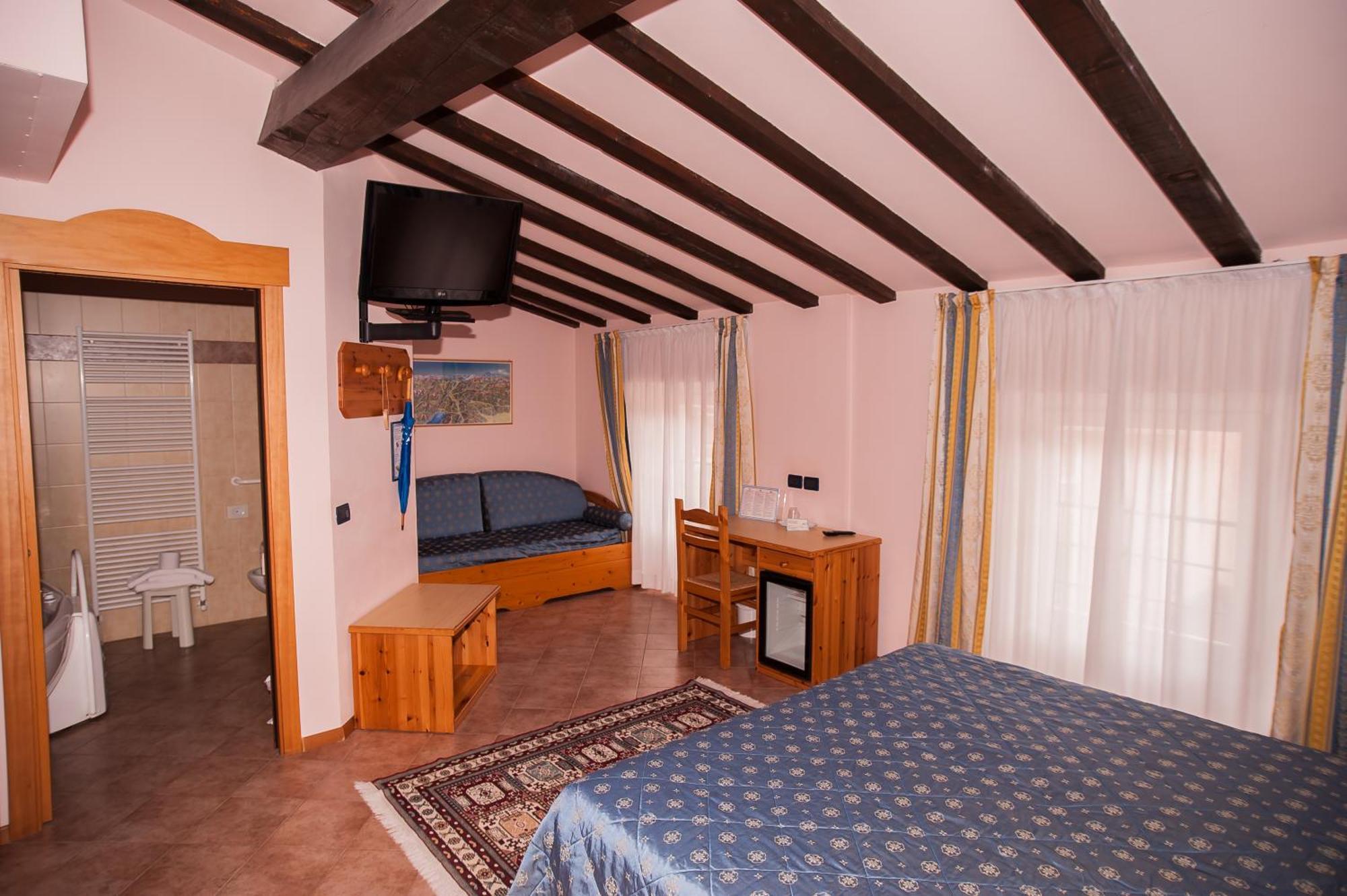 Hotel Vittoria Riva del Garda Ruang foto