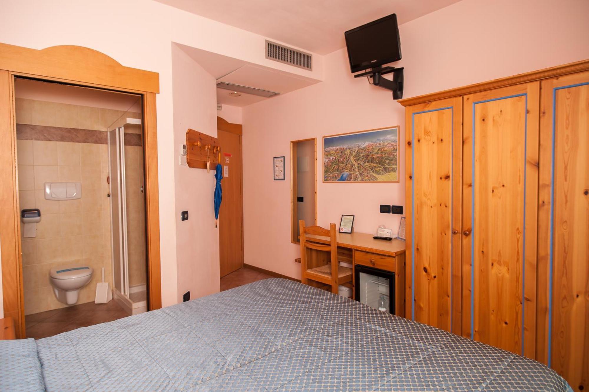 Hotel Vittoria Riva del Garda Ruang foto