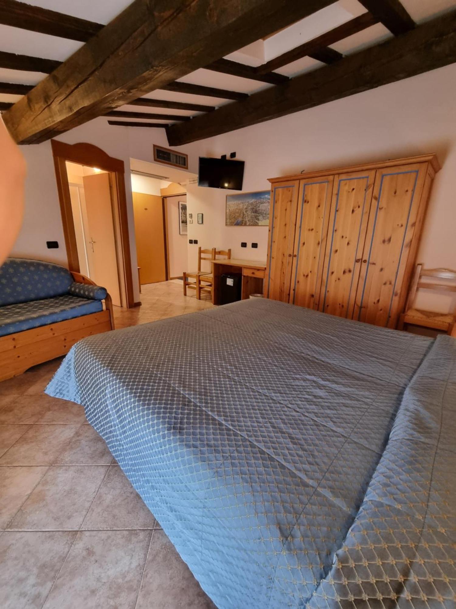 Hotel Vittoria Riva del Garda Bagian luar foto